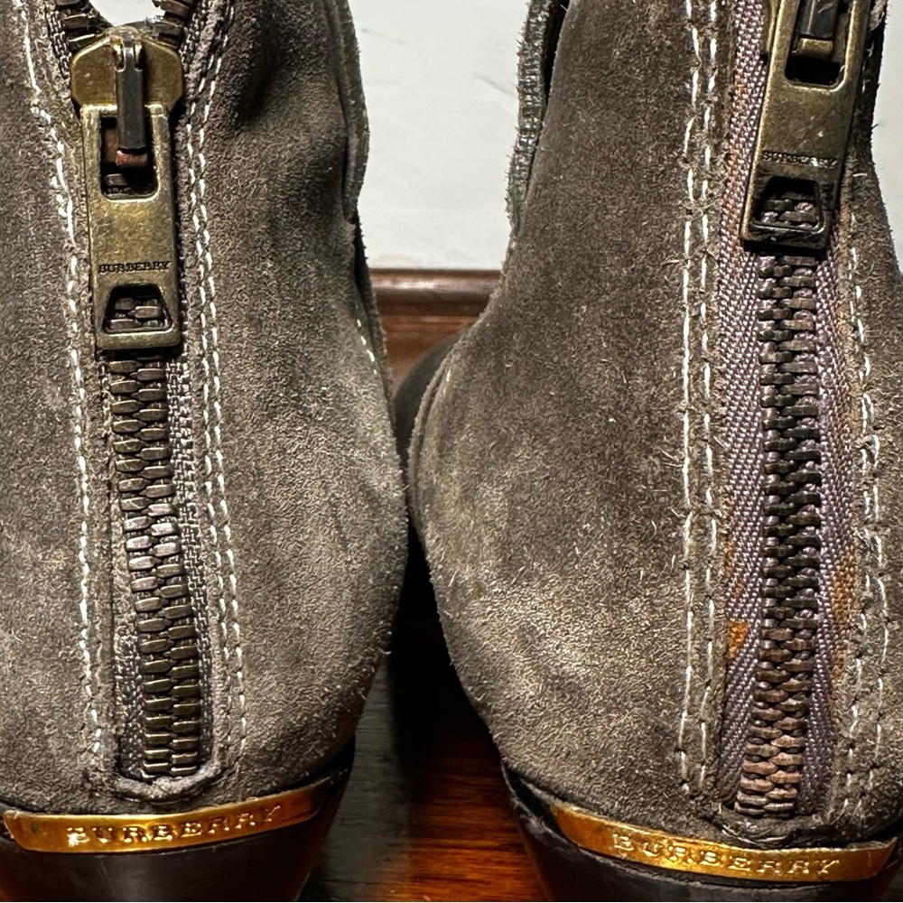 Burberry Grey Suede Zip-Back Ankle Booties Size 40 GUC - Picture 10 of 12